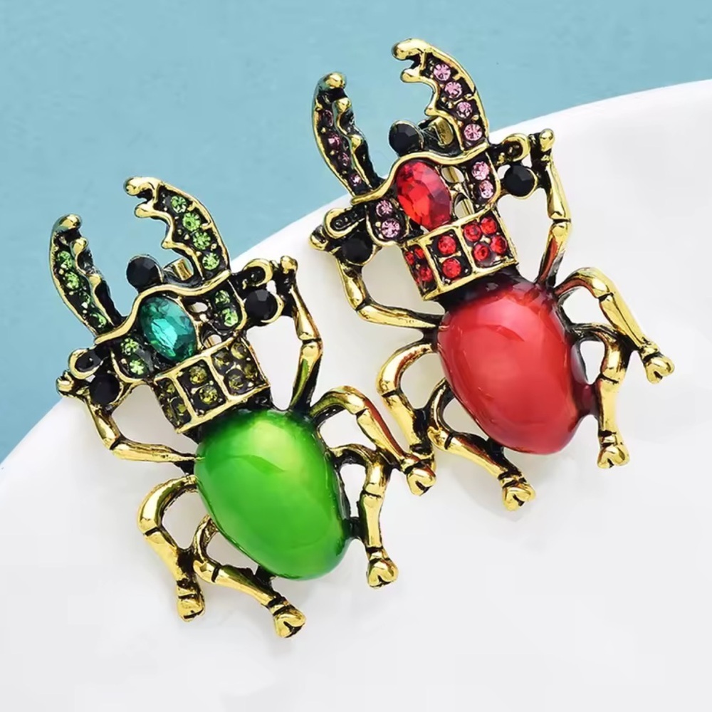 Green Gold Beetle Brooch - Picture 2 of 4